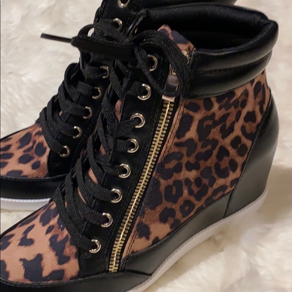 Animal Print High Top Shoes NWOT - Picture 3 of 3